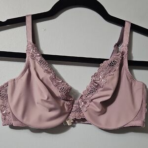 Wacoal Elegant Lace Trimmed Underwire Bra in Lavender Size 36C